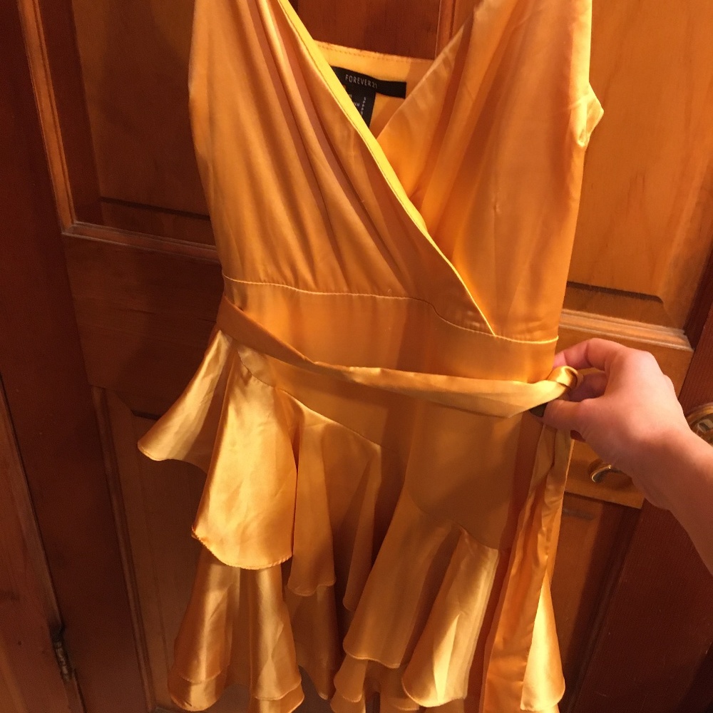 Yellow Dress - Picture 5 of 8